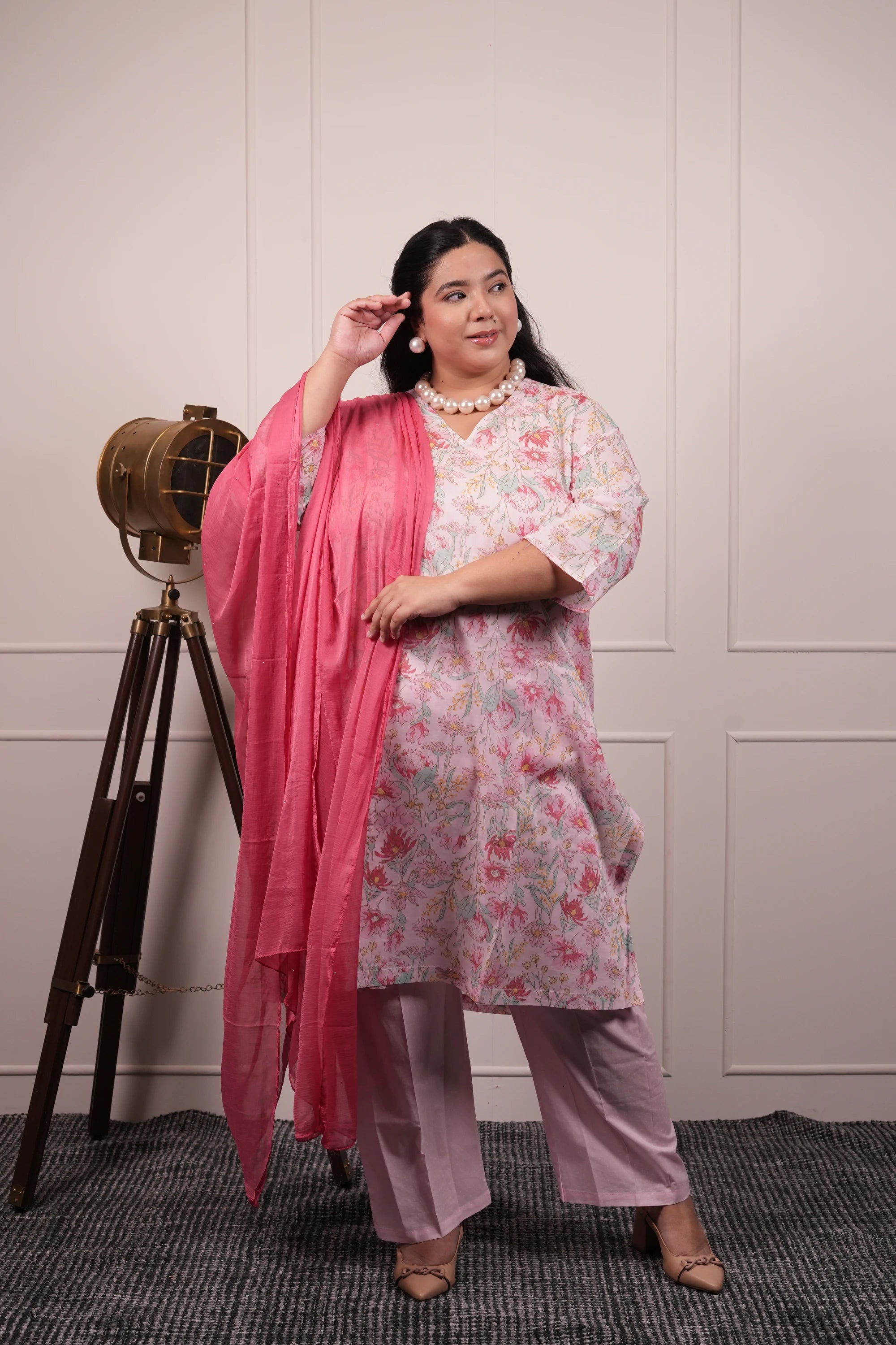 Plus Size - V Neck Light Pink Cotton Suit Set with a Pocket & matching Dupatta