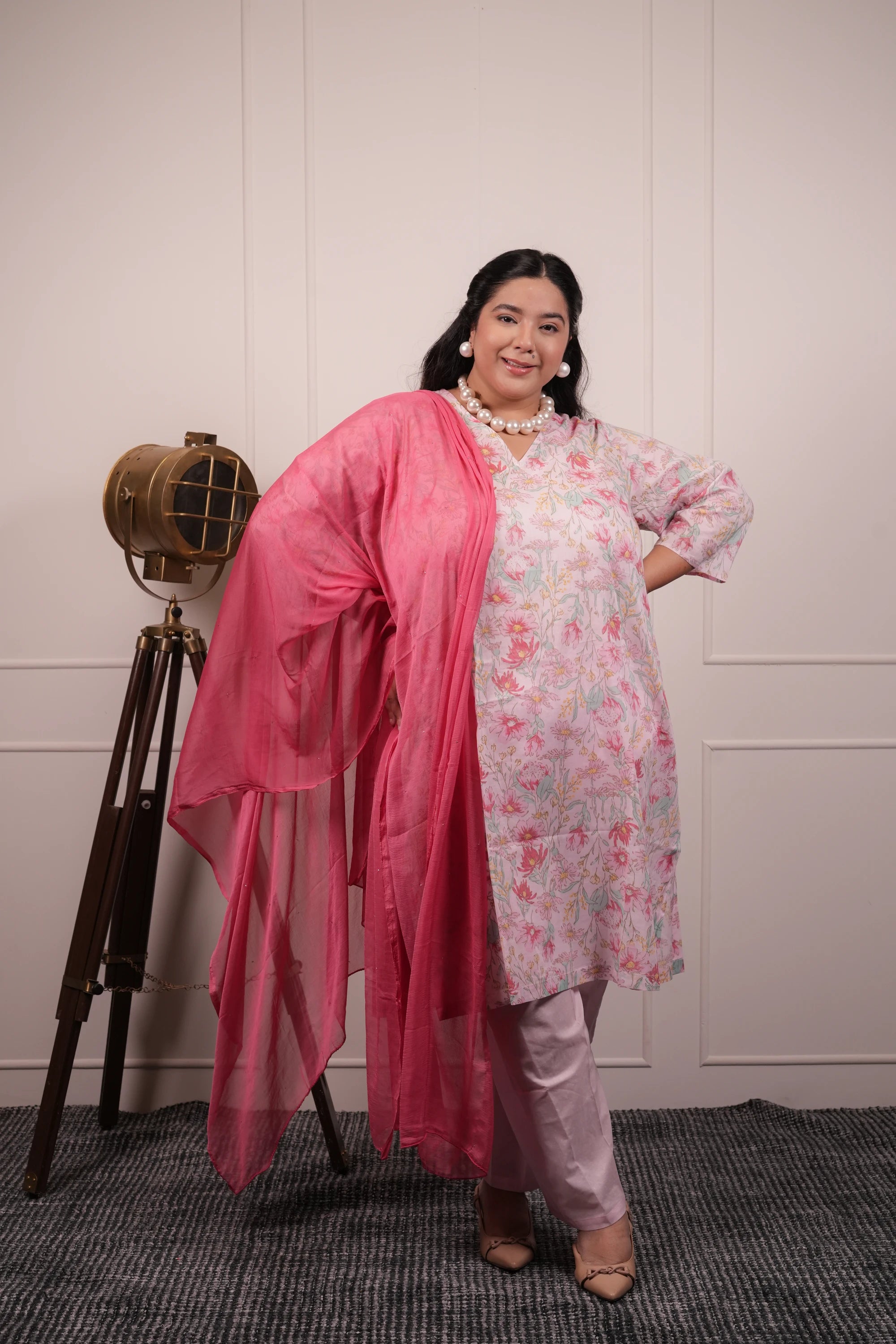 Plus Size - V Neck Light Pink Cotton Suit Set with a Pocket & matching Dupatta