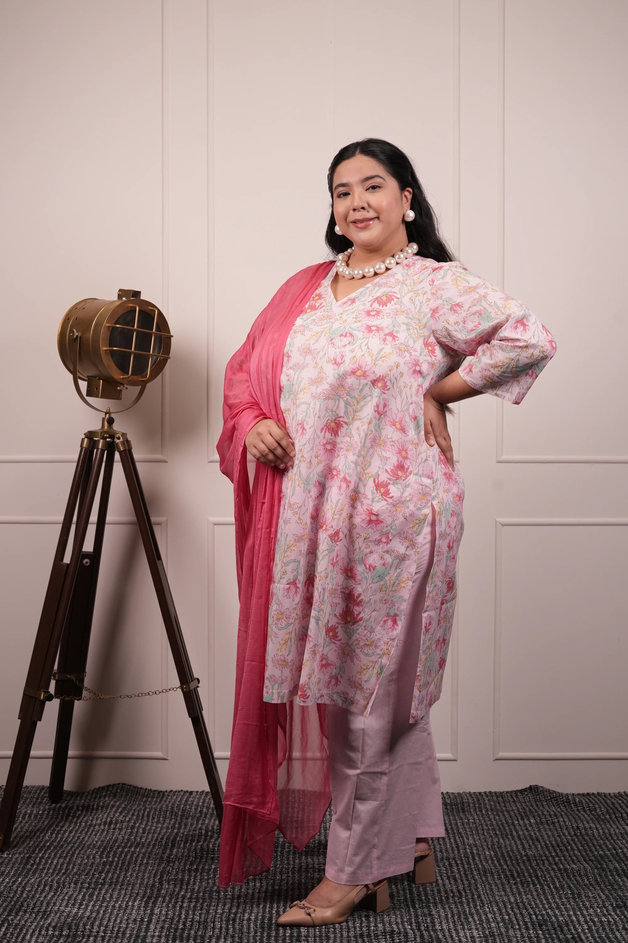 Plus Size - V Neck Light Pink Cotton Suit Set with a Pocket & matching Dupatta